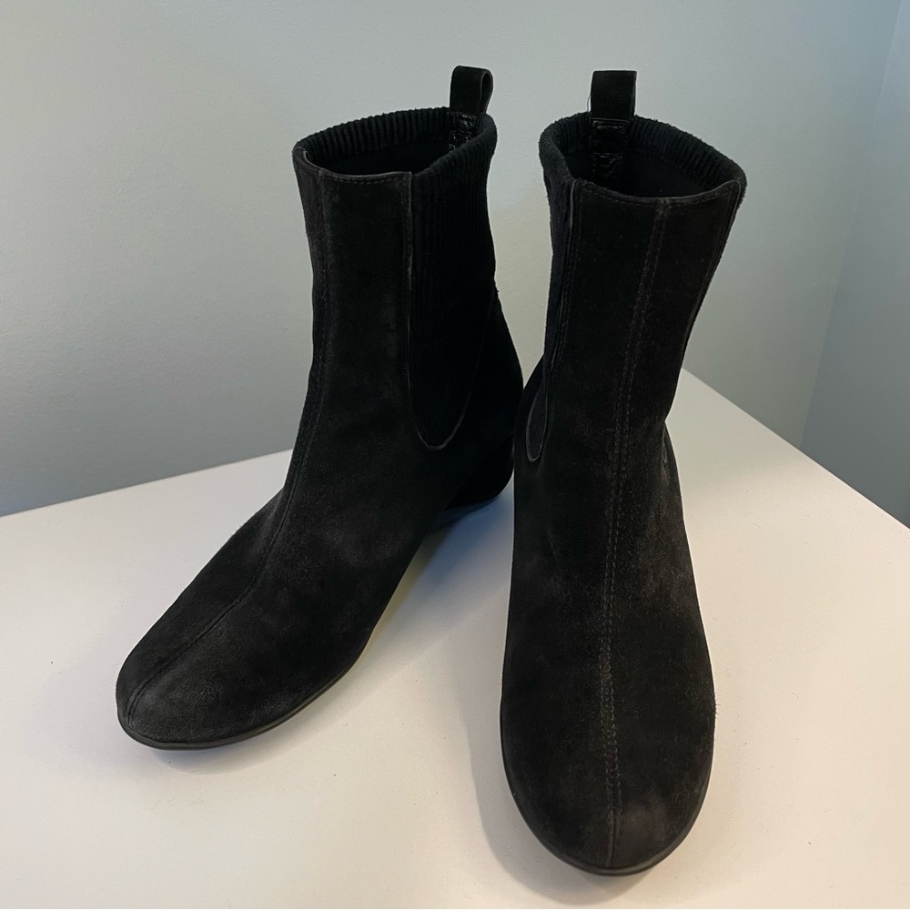 Aquatalia Versa Waterproof Black Nappa Suede Chelsea Wedge Ankle Boots 7